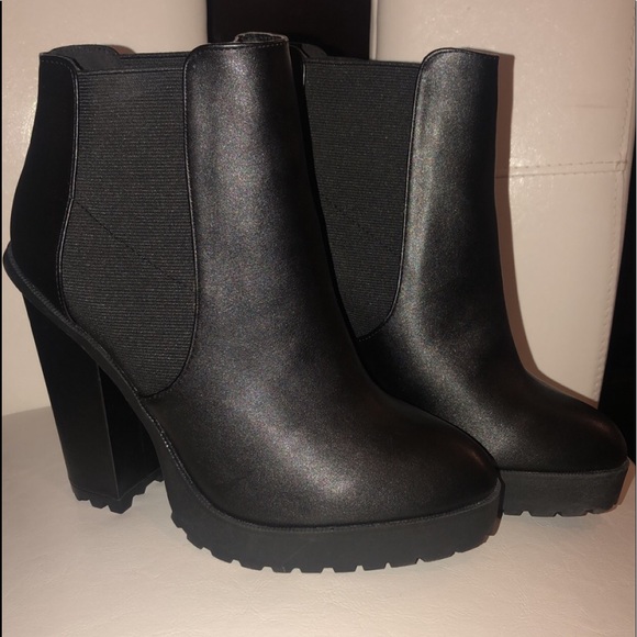 Go To Ankle Boot - Picture 2 of 7